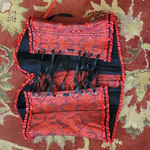 Red and black overbust corset - Picture 2 of 3